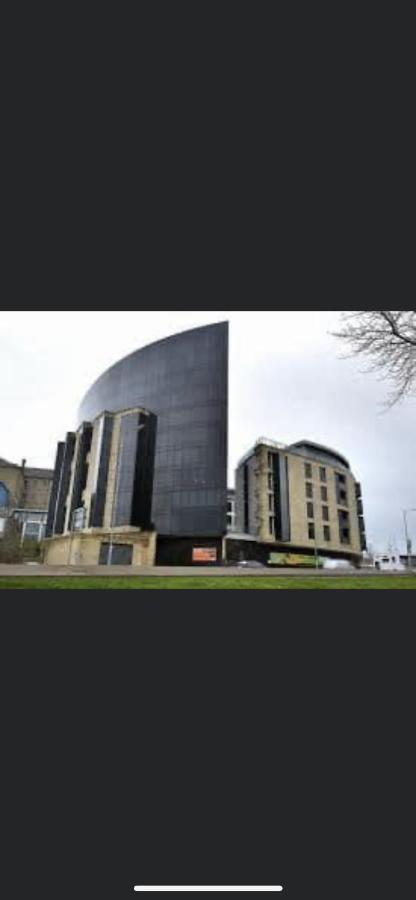 Sky Penthouse * Bradford (West Yorkshire)